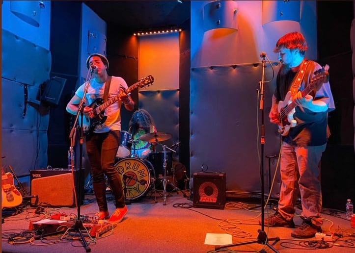 Gallery photo 3 of Howling at the Earth