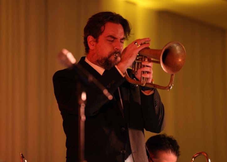 Gallery photo 3 of Hudson Swing