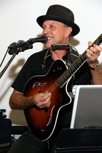 Gallery photo 2 of Hugo Fernandes