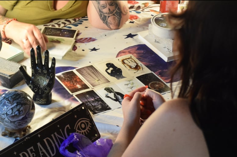 Gallery photo 4 of Hummingbird Heart Tarot