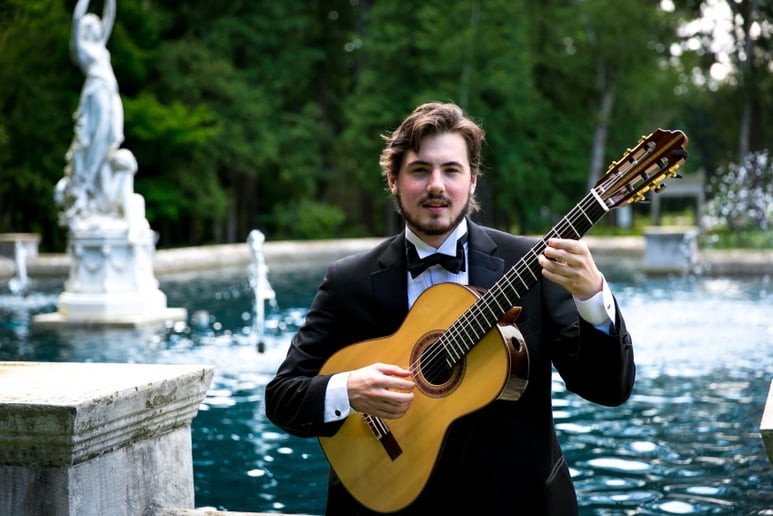 Gallery photo 7 of Hunter Somogie - Singing Guitarist