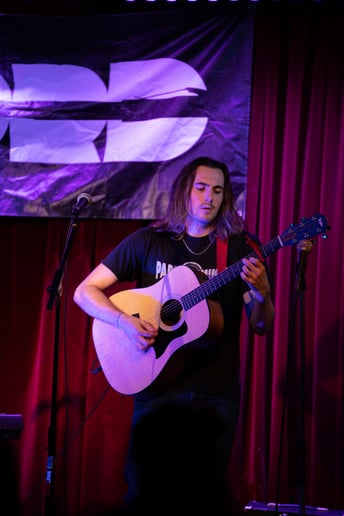 Gallery photo 6 of Hunter Somogie - Singing Guitarist