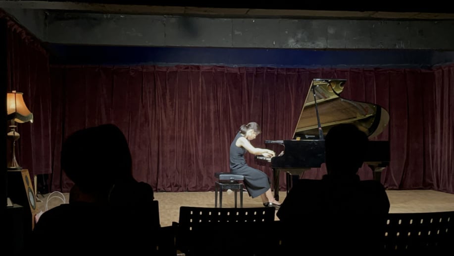Gallery photo 1 of Hyunjin Wang