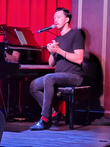 Gallery photo 11 of Ian Benjamin - Singing Pianist