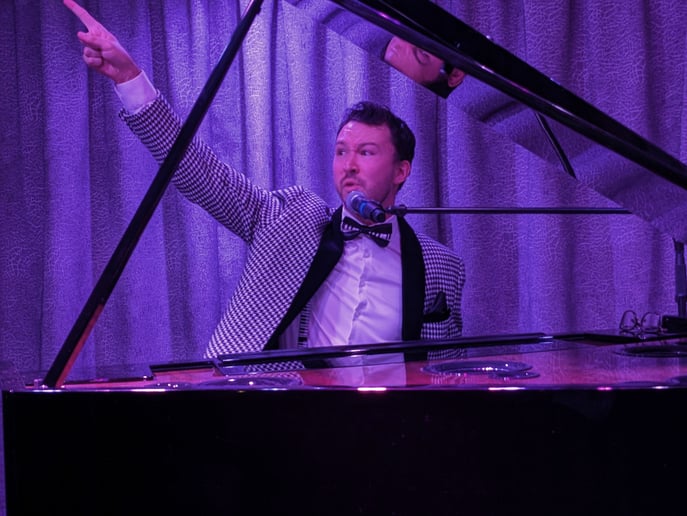 Gallery photo 10 of Ian Benjamin - Singing Pianist