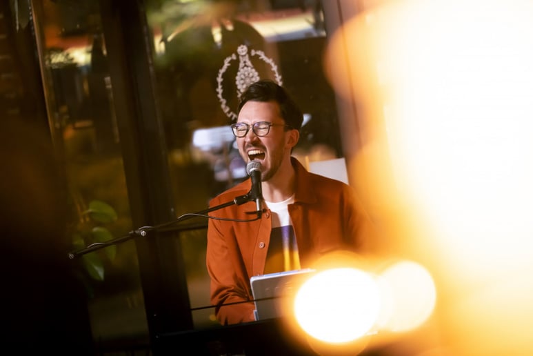 Gallery photo 2 of Ian Benjamin - Singing Pianist