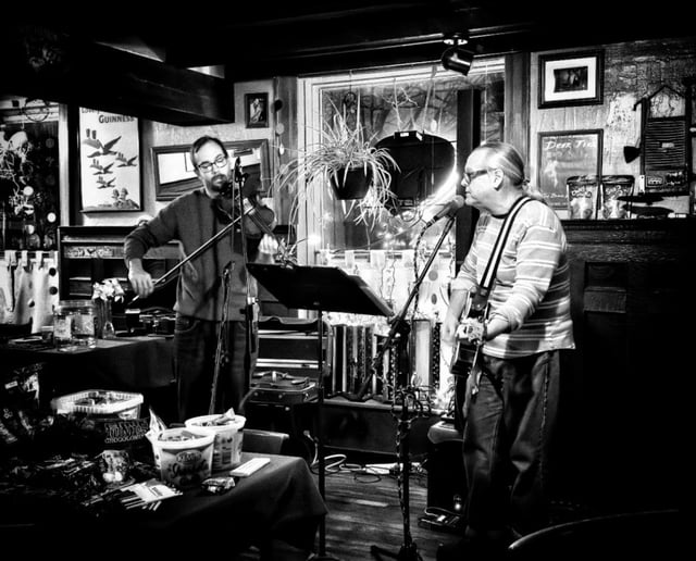 Gallery photo 3 of Ian Carroll (and friends)