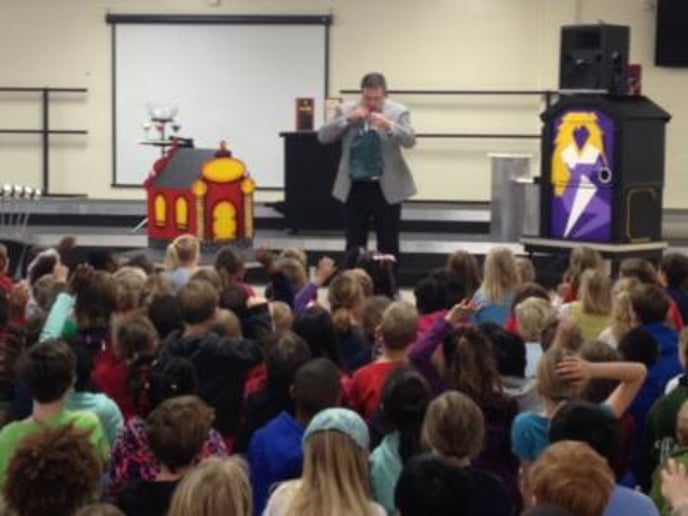 Gallery photo 3 of Illusionist Howard Blackwell