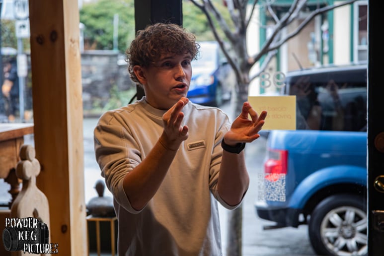 Gallery photo 3 of Illusionist Thomas Baker