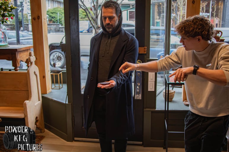 Gallery photo 2 of Illusionist Thomas Baker