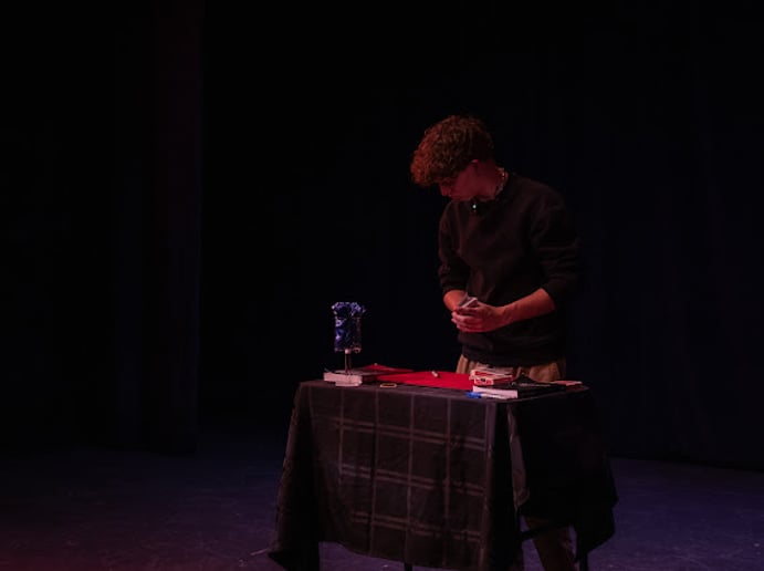 Gallery photo 9 of Illusionist Thomas Baker