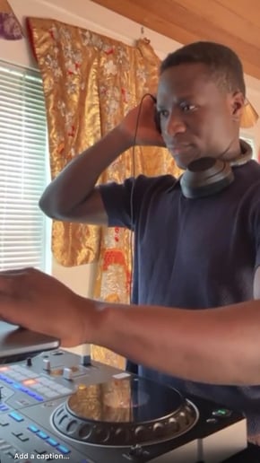 Gallery photo 1 of DJ SAM