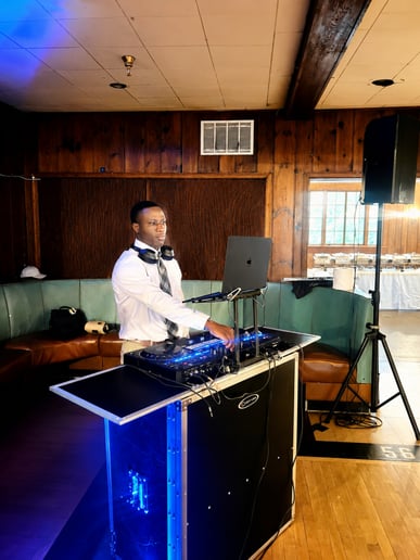 Gallery photo 1 of DJ SAM