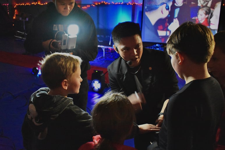 Gallery photo 7 of Imagine Magic with Neil Fama