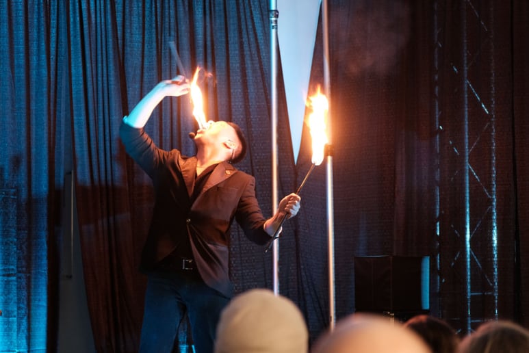 Gallery photo 10 of Imagine Magic with Neil Fama
