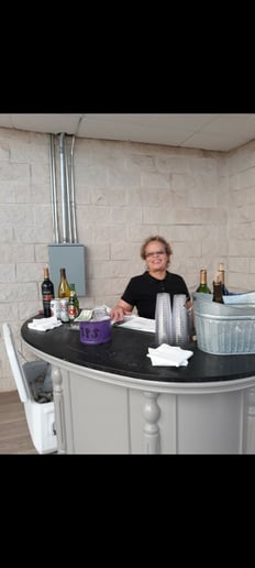 Gallery photo 1 of Independent Bartender