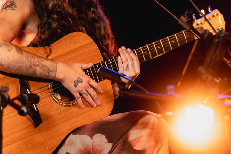 Gallery photo 4 of Bella Popa Singer & Guitarist