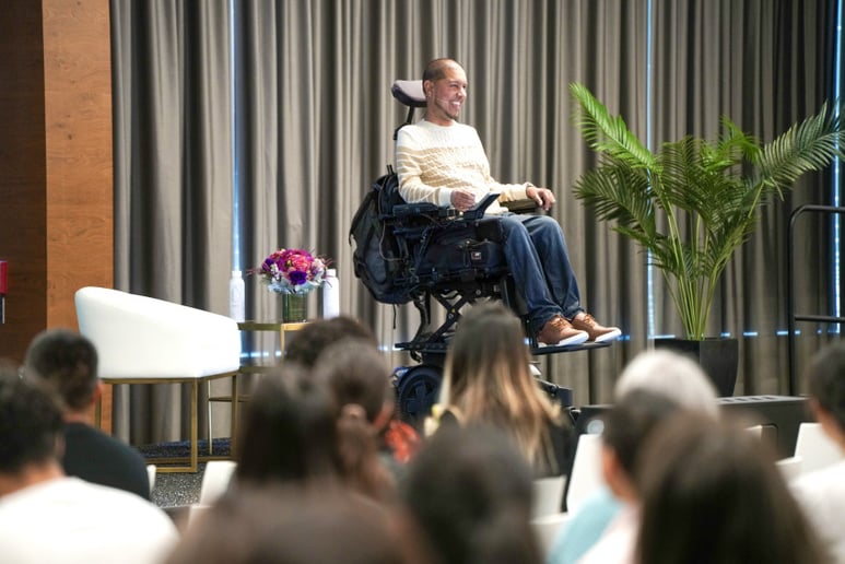 Gallery photo 3 of Jose Flores - Corporate Speaker and #1 Bestselling Author