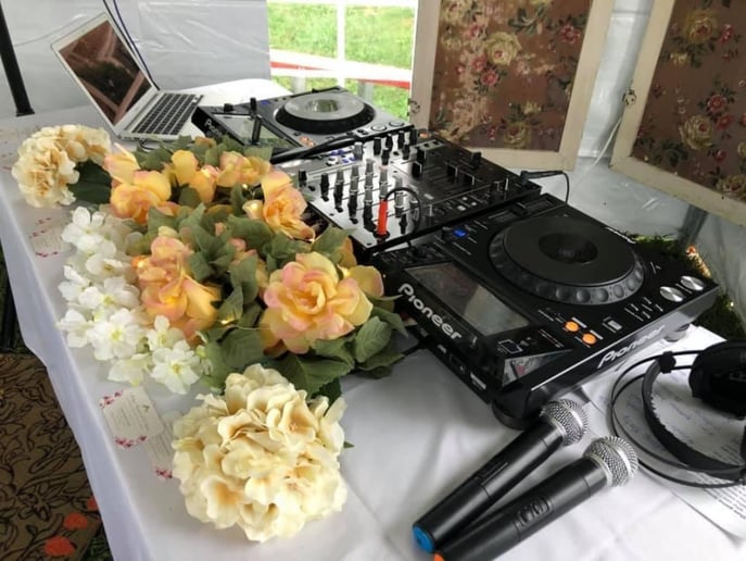 Gallery photo 8 of Making Memories DJ Services