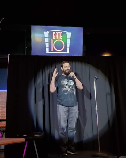 Gallery photo 2 of Stand Up Comedian Pete Sakaris