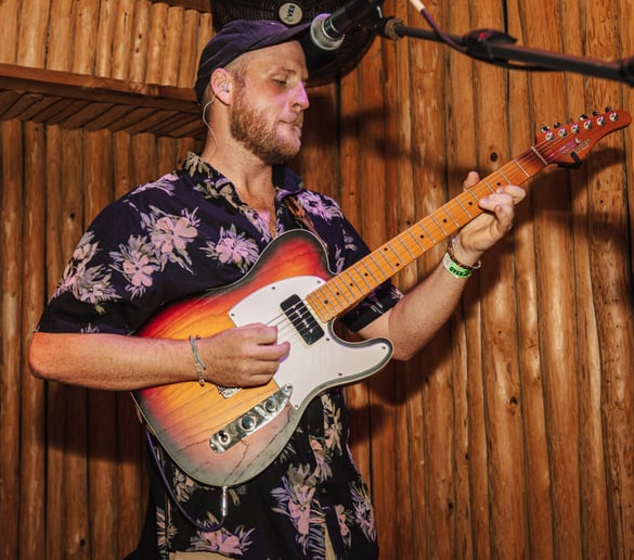 Gallery photo 3 of Instrumental Guitarist