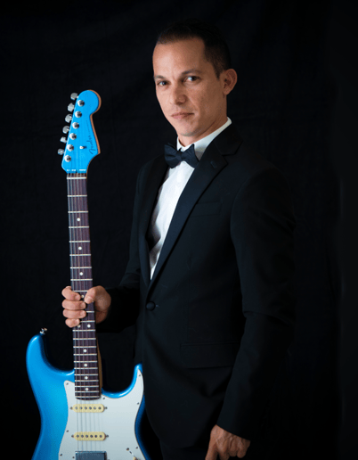 Gallery photo 5 of Dayron Reyes – Elegant Instrumental Music