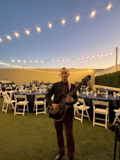 Gallery photo 2 of Dayron Reyes – Elegant Instrumental Music