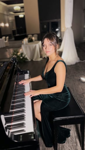 Gallery photo 1 of Georgy Manterola | Solo Piano & Custom Ensembles
