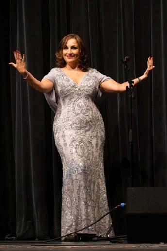 Gallery photo 4 of Singing the Best International Music of all Times