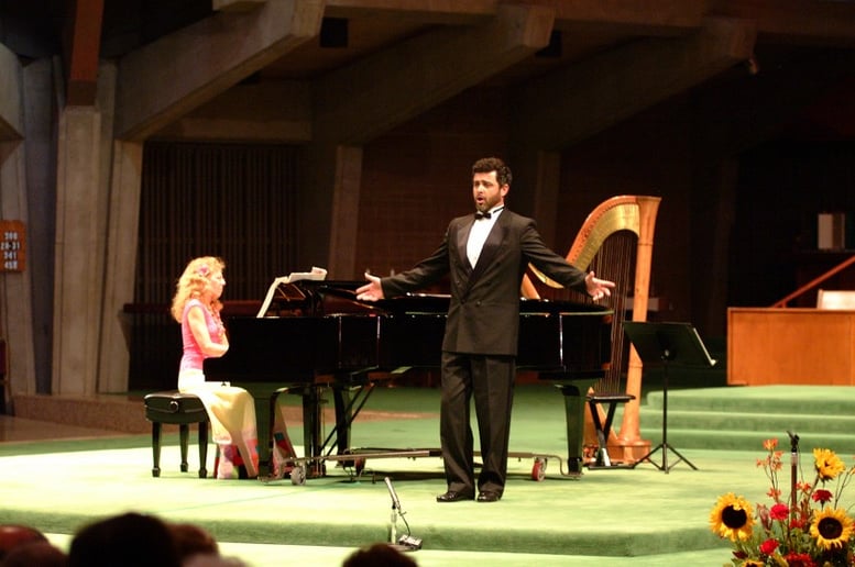 Gallery photo 1 of International Singer