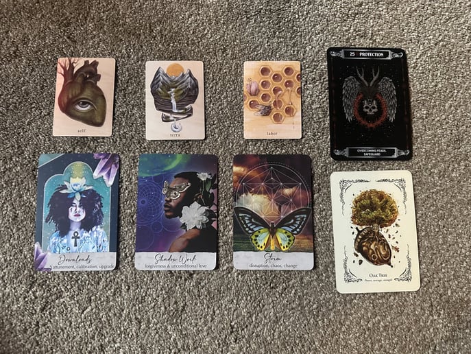 Gallery photo 4 of Intuitive Oracle Card Reader Ivy Rose