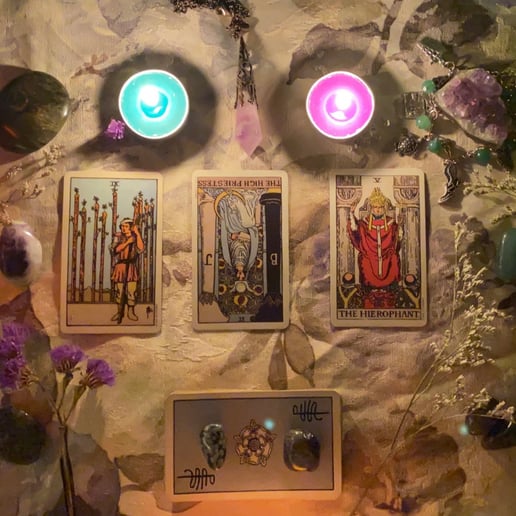 Gallery photo 2 of InvisibleInk Tarot