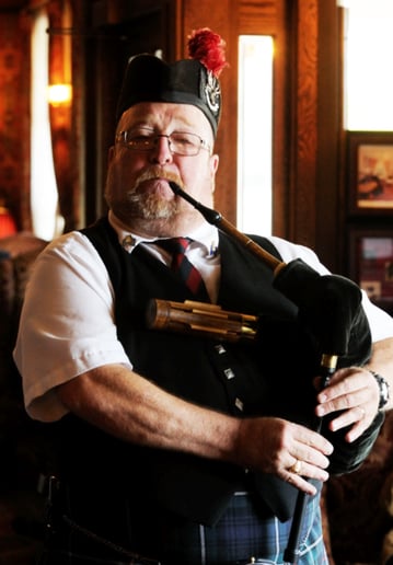 Gallery photo 2 of IPIPEIT Bagpiper For Hire