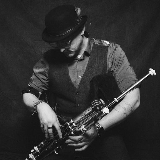 Gallery photo 3 of Irish (uilleann) bagpiper