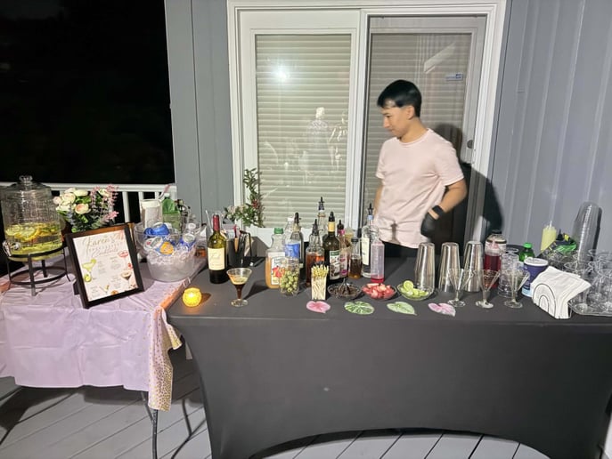 Gallery photo 2 of Its Buzzin Mobile Bar
