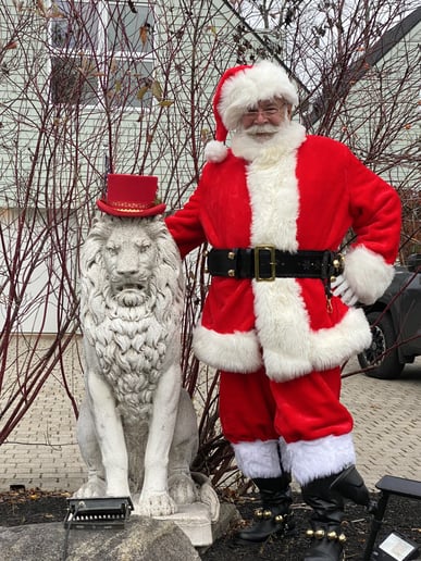 Gallery photo 10 of It's Santa by George