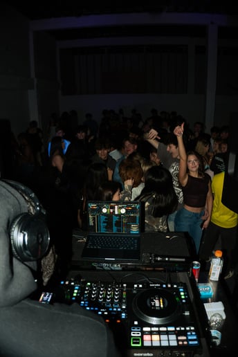 Gallery photo 1 of It's DJ Jojo