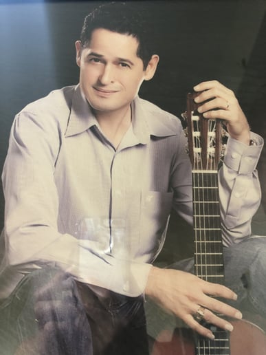 Gallery photo 1 of Ivan Garcia and his magical guitar