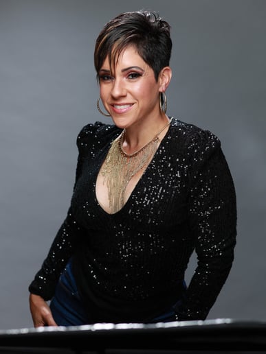 Gallery photo 1 of IZIS La Enfermera de la Salsa