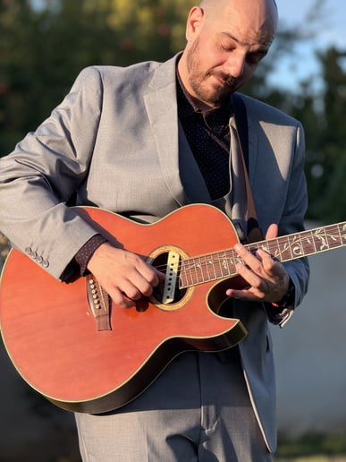 Gallery photo 1 of J Daniel Guitar