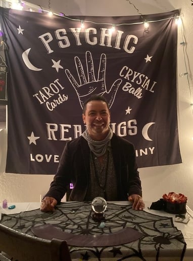 Gallery photo 6 of J. Oracle - Tarot Card Reader