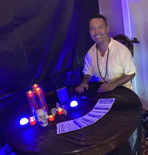 Gallery photo 4 of J. Oracle - Tarot Card Reader