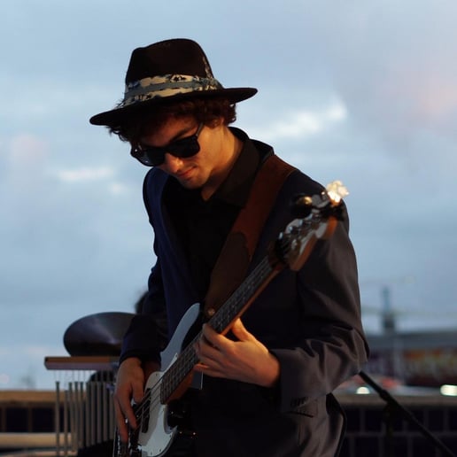 Gallery photo 3 of JamGuru Live!
