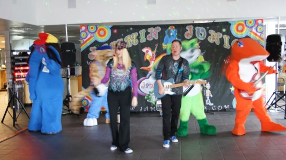 Gallery photo 3 of Jammin' Junior