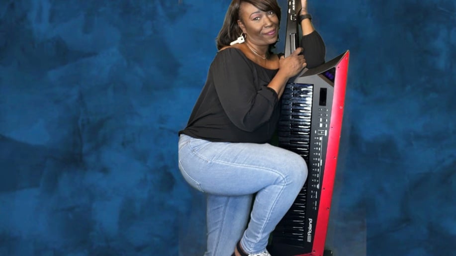 Gallery photo 2 of Janet Plays Keyz