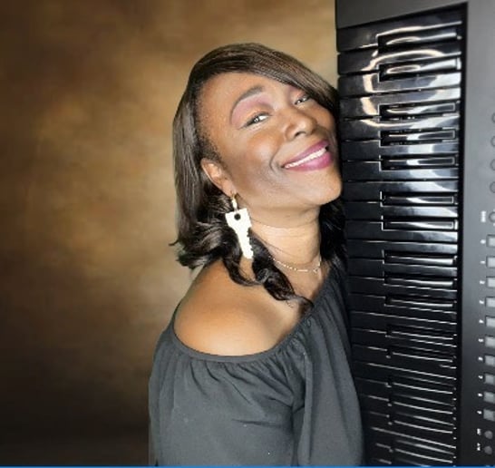 Gallery photo 4 of Janet Plays Keyz