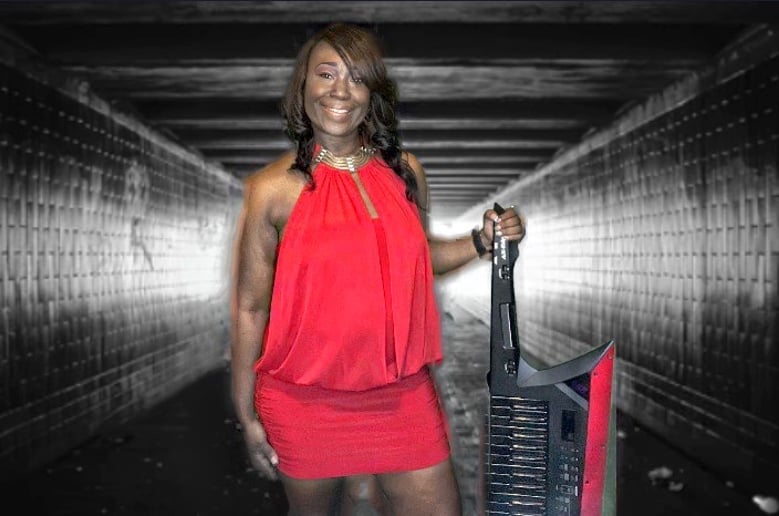 Gallery photo 5 of Janet Plays Keyz