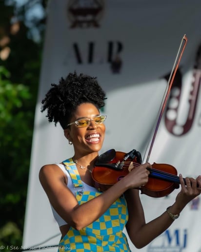 Gallery photo 6 of Jasmin Rhia The DJ Violinist