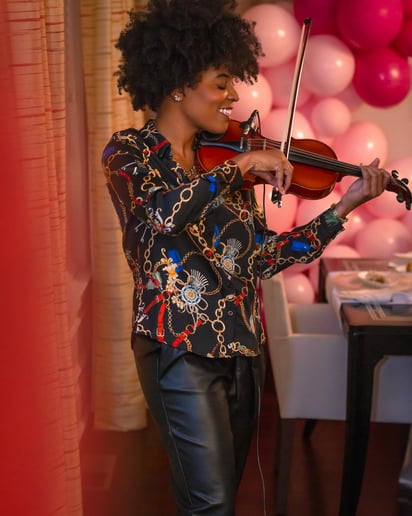 Gallery photo 7 of Jasmin Rhia The DJ Violinist
