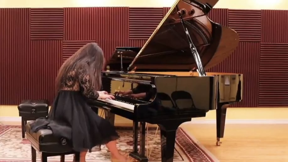 Gallery photo 2 of Jasmine the Pianist
